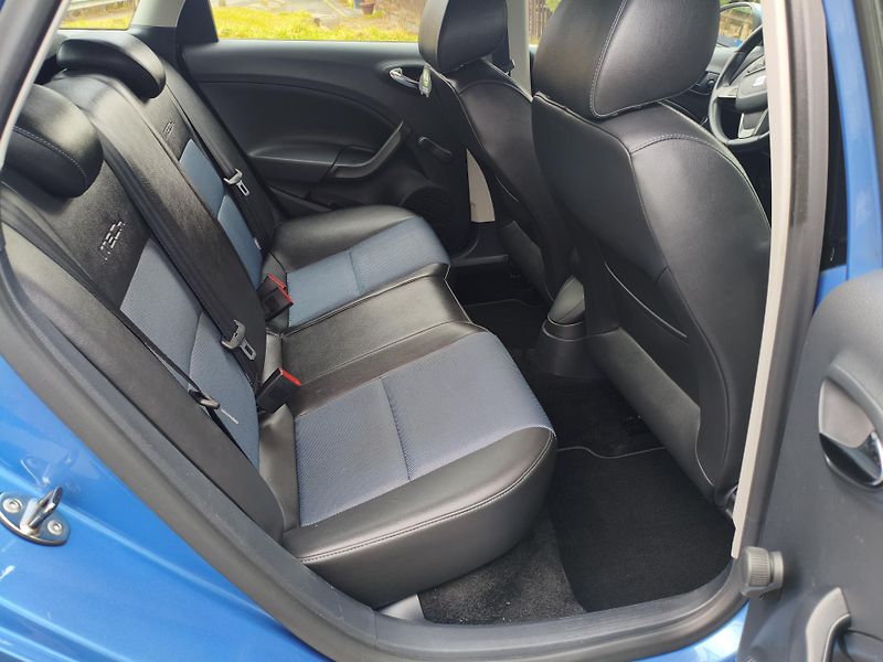 Seat Ibiza (2014) 1,2 TSI 77Kw I-tech combi - fotka 15 z 33