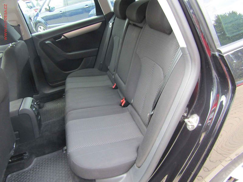 Volkswagen Passat (2014) 2.0TDi, servis.kniha - fotka 10 z 16