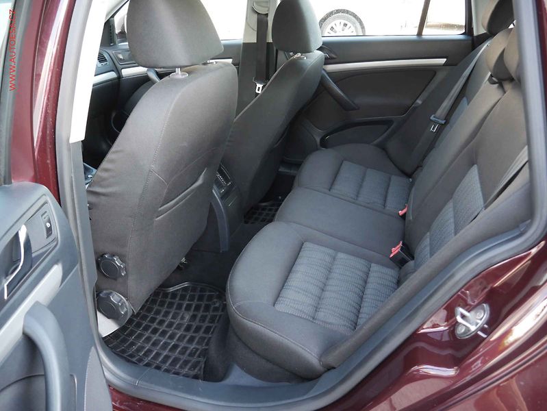 Škoda Octavia (2011) 2.0TDi, ČR, Elegance - fotka 10 z 20