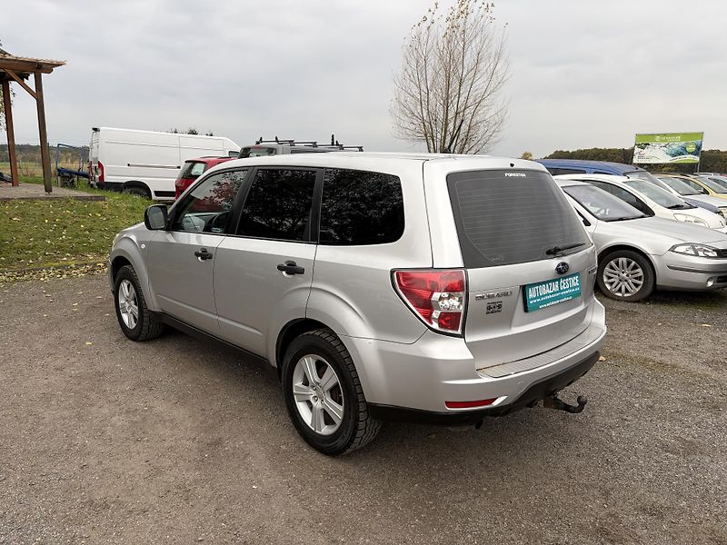 Subaru Forester 2.0 TD-E - fotka 7 z 17