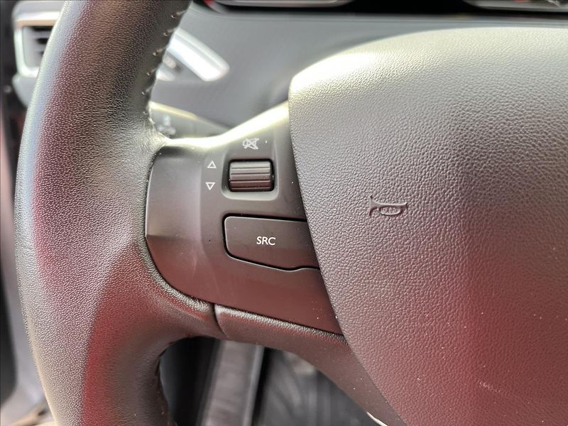 Peugeot 2008 1,2 PureTech 81KW 1.MAJITEL ČR - fotka 22 z 40