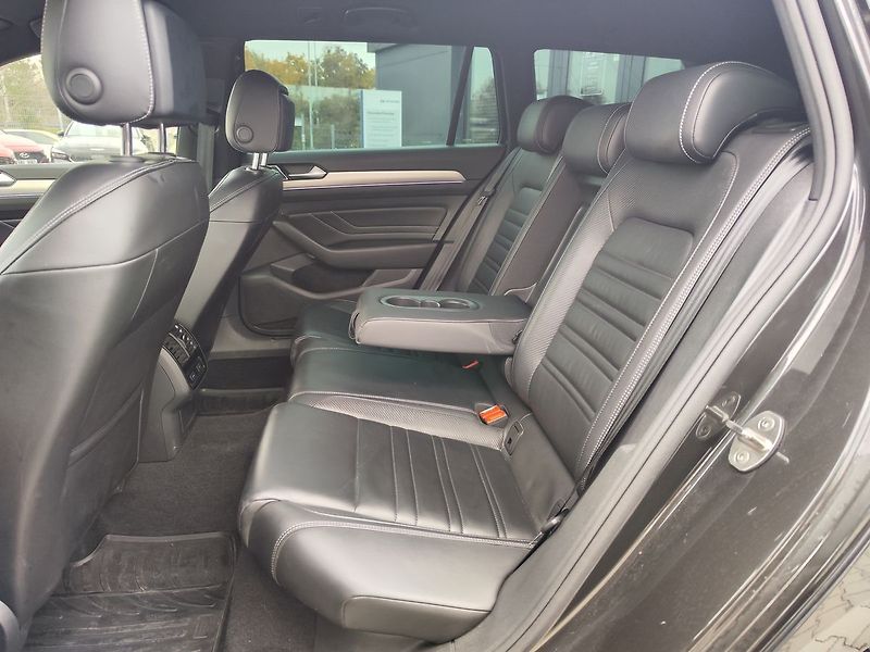 Volkswagen Passat 2.0 TDI/140kW R-Line DSG - fotka 12 z 37