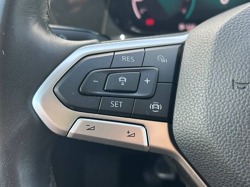 Volkswagen Golf Life 6G 1,5TSi - fotka 13 z 24