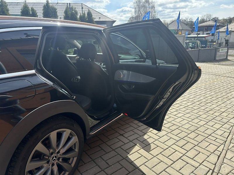 Mercedes-Benz Třídy E E 220d 4MATIC All-TerrainT - fotka 19 z 22