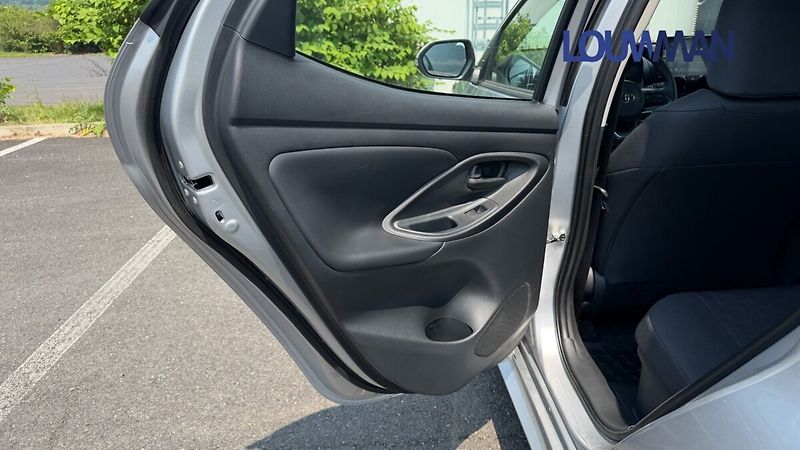 Toyota Yaris 1.5 HEV CVT COMFORT - fotka 18 z 25