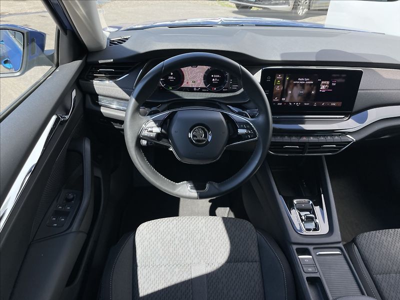Škoda Octavia 2,0 TDI DSG Style Plus TAŽNÉ - fotka 7 z 24
