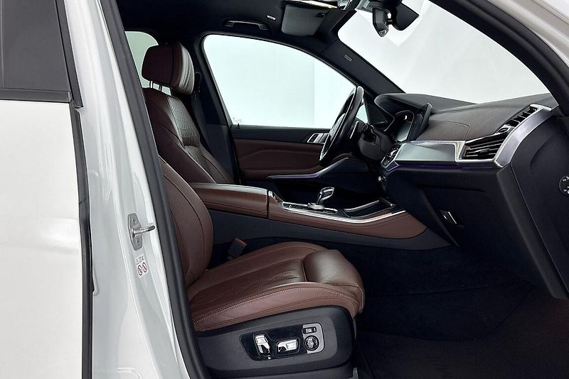 BMW X5 xDrive40d - fotka 15 z 28