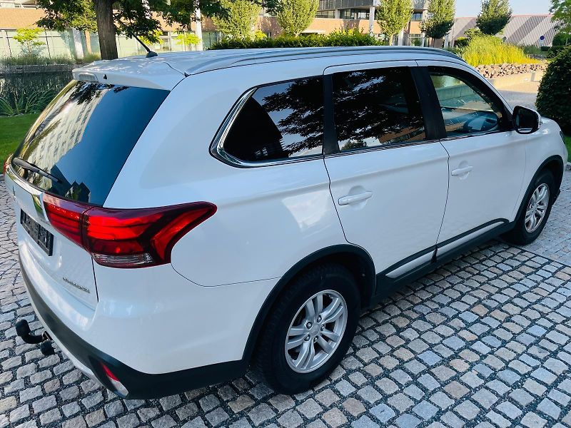 Mitsubishi Outlander 2.0i 1.MAJITEL SERVISKA TAŽNÉ - fotka 11 z 46