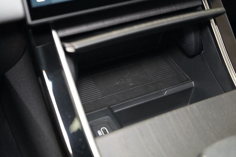 Land Rover Range Rover Velar D300 AWD Dynamic HSE, Vzduch - fotka 39 z 46