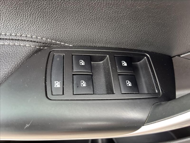 Opel Insignia 2,0 CDTi KLIMA SERVIS ROZVODY - fotka 32 z 44
