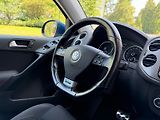 Volkswagen Tiguan 2,0 TDI 4x4 / Sport / servis.k - náhled 20