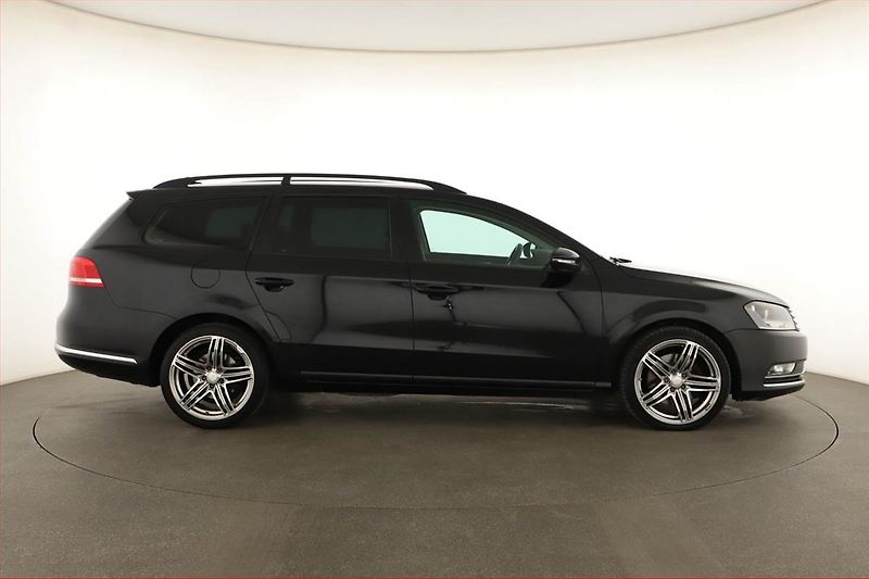 Volkswagen Passat (2011) 1.6 TDI, nová STK - fotka 6 z 13