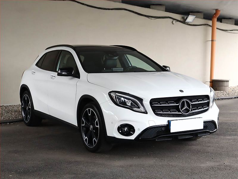 Mercedes-Benz GLA (2018) AMG line 220 4MATIC, 4X4 - fotka 1 z 22