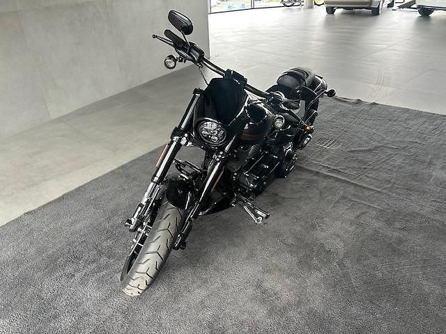 Harley-Davidson FXSE Softail Breakout CVO (2016) - fotka 4 z 26