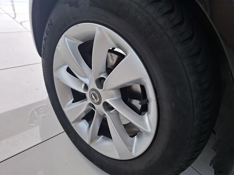 Opel Corsa 1.2i 63KW 2011 - fotka 4 z 9
