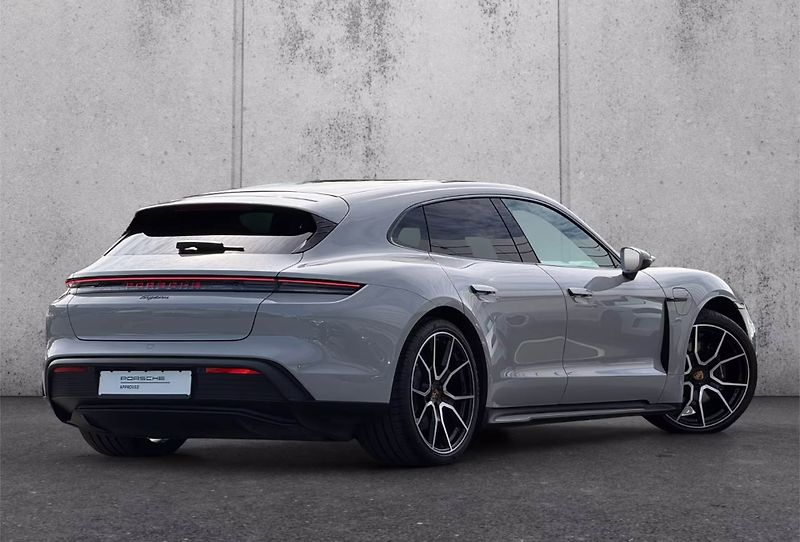 Porsche Taycan Sport Turismo BOSE Pano Matrix - fotka 8 z 20