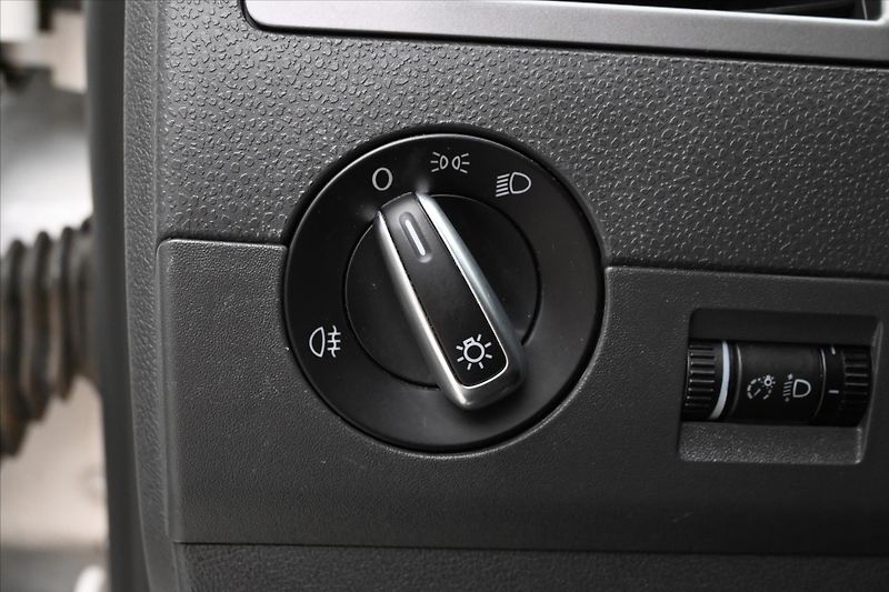 Volkswagen Caravelle 2,0 TDI 132kW Manuál Tažné Zár - fotka 24 z 31
