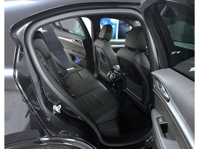 Alfa Romeo Stelvio (2024) 2.0T 280k AT8 ZF Q4 4x4 Compet - fotka 8 z 23