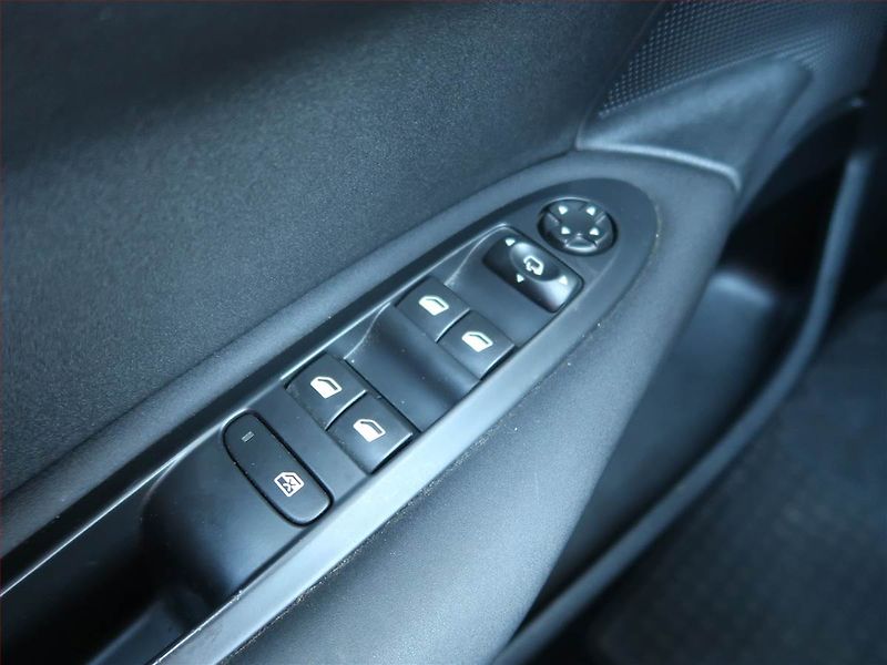 Citroën C4 (2018) Feel 1.2 PureTech, Serv.kniha - fotka 16 z 16