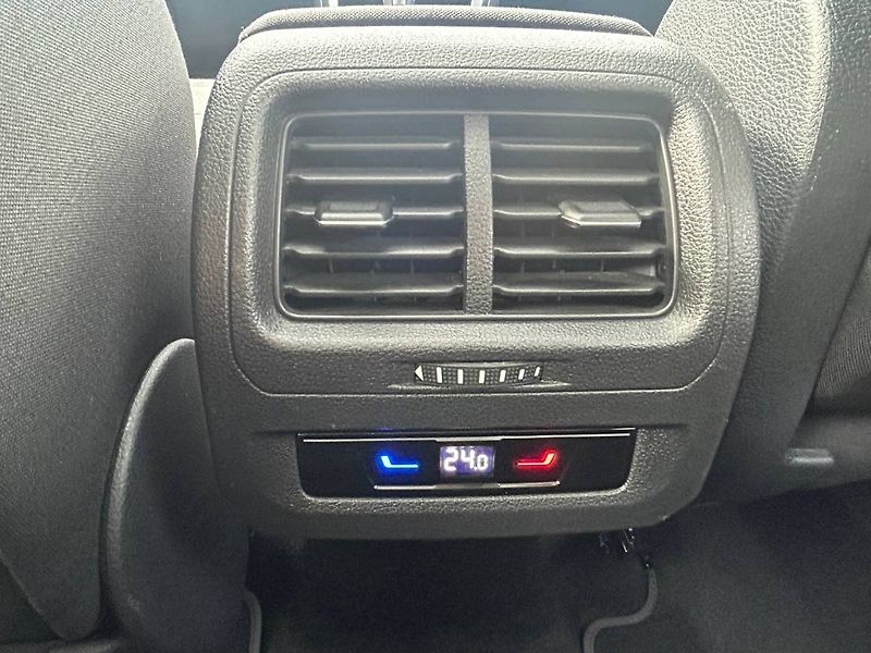 Volkswagen Touran (2022) 2.0 TDI DSG TAŽNÉ PANORAMA - fotka 20 z 31