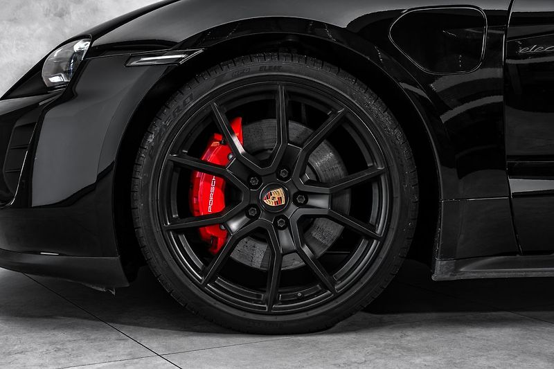 Porsche Taycan GTS - fotka 2 z 26