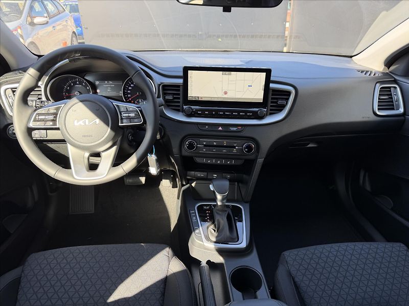 Kia Ceed 1,5 T-GDI SW 7DCT TOP - fotka 6 z 9