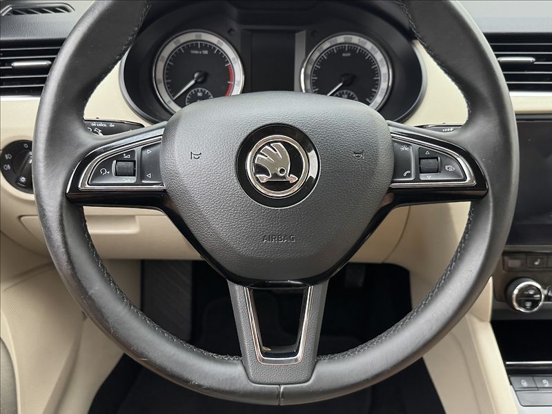 Škoda Octavia 1,4 DSG LED CANTON KŮŽE NAVI - fotka 9 z 44