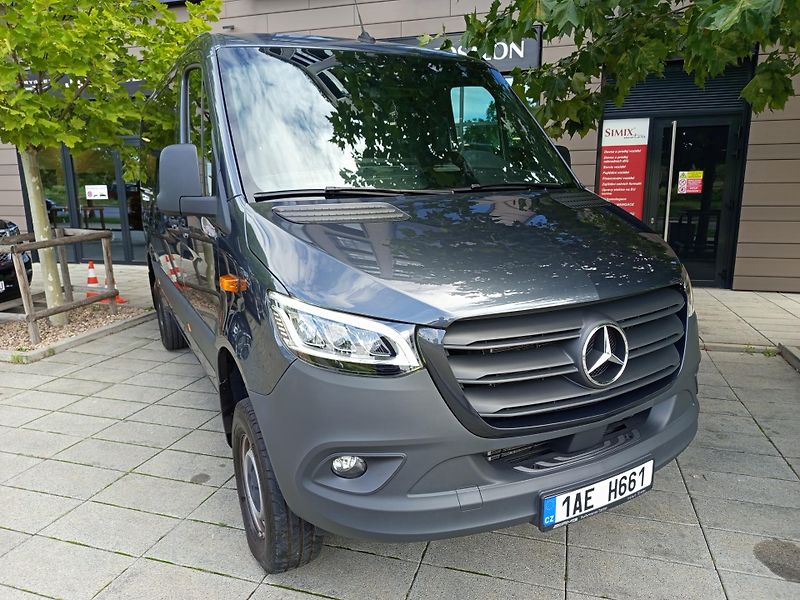 Mercedes-Benz Sprinter (2024) 319 CDI, 4x4, Tourer Select - fotka 9 z 29