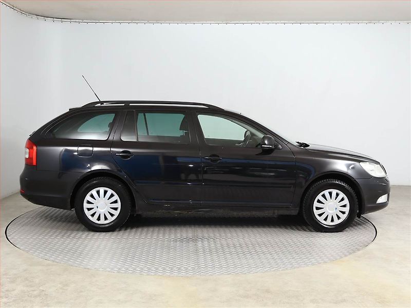 Škoda Octavia (2009) Elegance 1.4 TSI, po STK - fotka 6 z 12