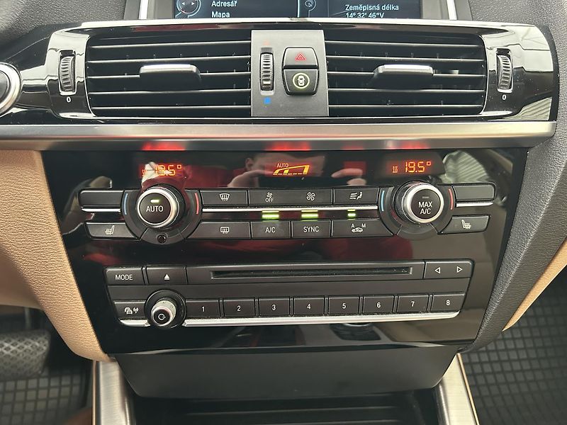 BMW X3 2.0 D 4x4 XLINE - fotka 26 z 29