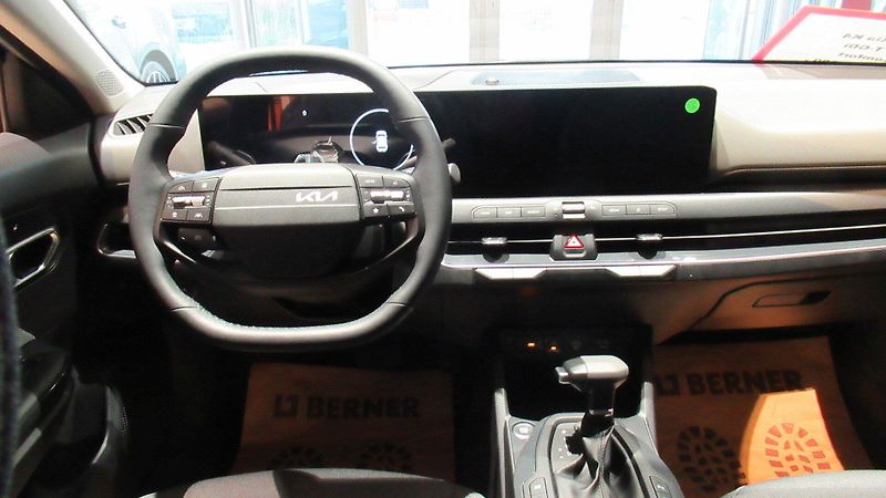 Kia K4 (2026) 1,6 T-GDi GPF 7DCT EXCLUSIVE 1 - fotka 6 z 9