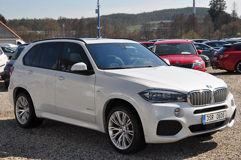 BMW X5 xDrive 40d 230kW M-Paket - fotka 2 z 33