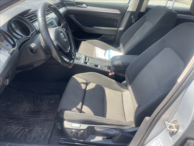 Volkswagen Passat 2,0 TDi 110kw Radar DSG GPS Hi - fotka 7 z 43