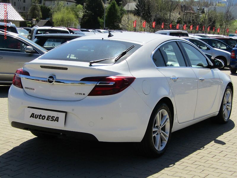 Opel Insignia (2015) 2.0CDTI 4x4, Bixenon, kůže - fotka 4 z 18