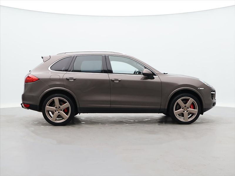 Porsche Cayenne 4.8 Turbo S 405kW DPH CZ - fotka 8 z 30