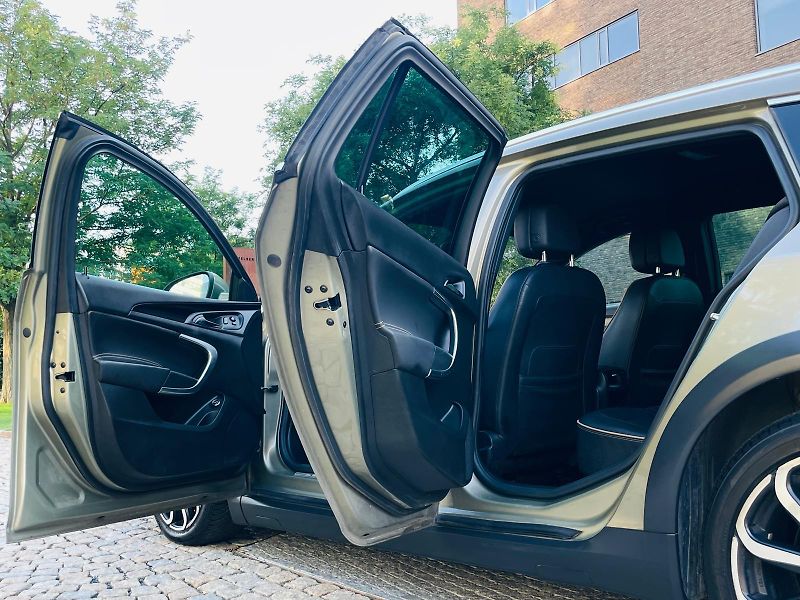 Opel Insignia 2.0CDTi 4x4 MANUÁL KAMERA VÝHŘ - fotka 23 z 49