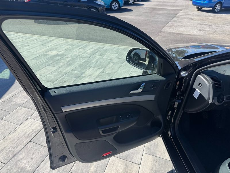 Škoda Octavia (2012) Elegance 1.6 TDI 77kW - fotka 9 z 40