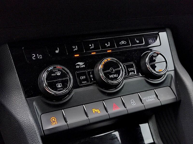 Škoda Karoq (2018) Ambition Plus 2,0 Tdi 110 Kw 4 - fotka 18 z 35