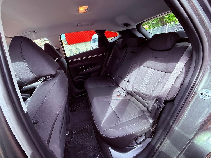 Hyundai Tucson 1.6 T-GDi Aut., ČR, 1.Maj - fotka 13 z 28