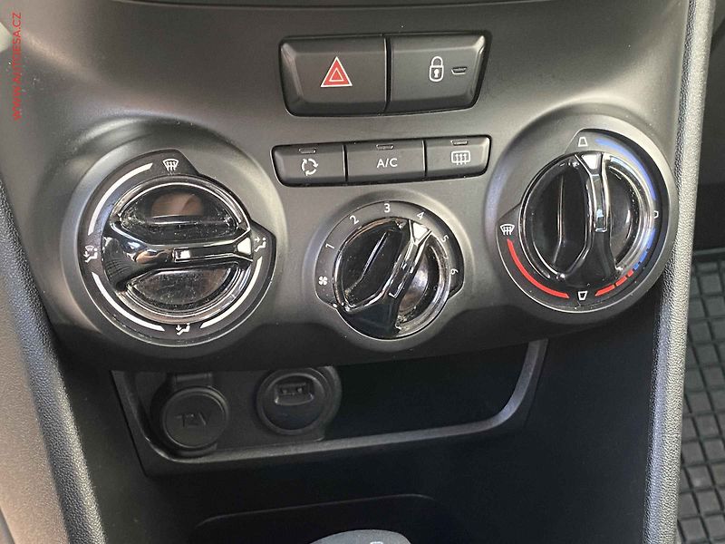 Peugeot 208 (2019) 1.2 PT, 2.maj,ČR, Active - fotka 14 z 19