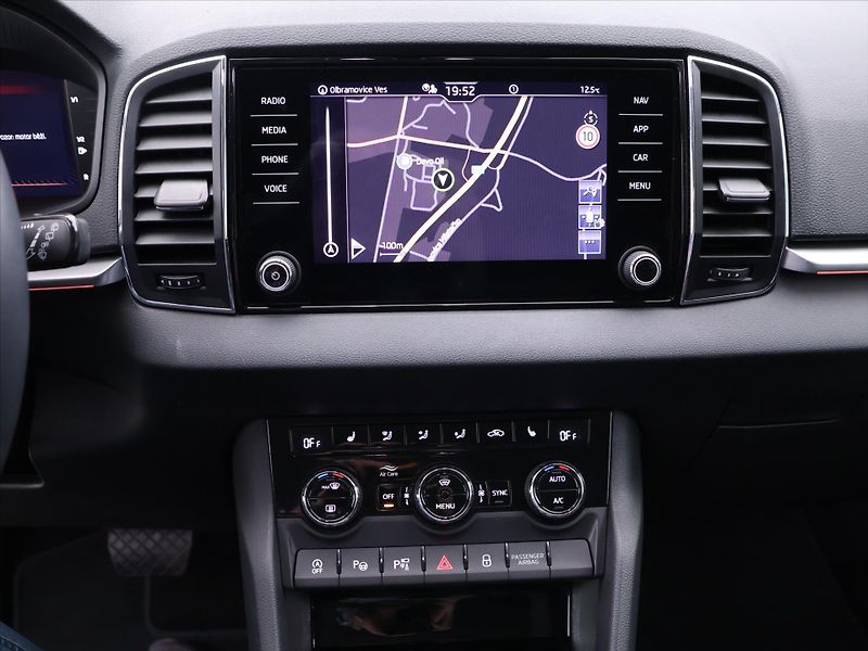 Škoda Karoq 2,0 TDI DSG 4x4 Tour Virtual - fotka 21 z 33