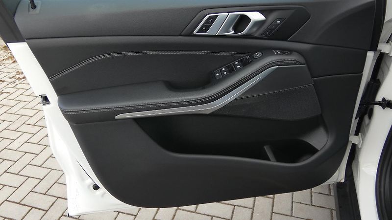 BMW X5 xDrive 40i - fotka 8 z 22
