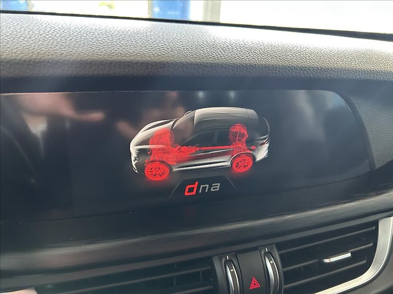 Alfa Romeo Stelvio 2,2   JTD 132kW,AUTOMAT,SERVIS - fotka 20 z 30