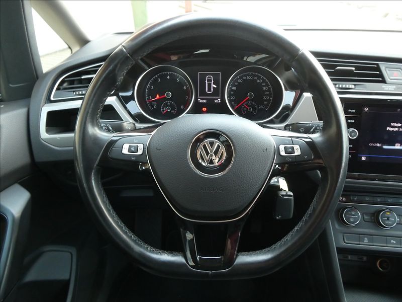 Volkswagen Touran 1,2 TSi 81kW 7.míst, NAVI - fotka 33 z 39
