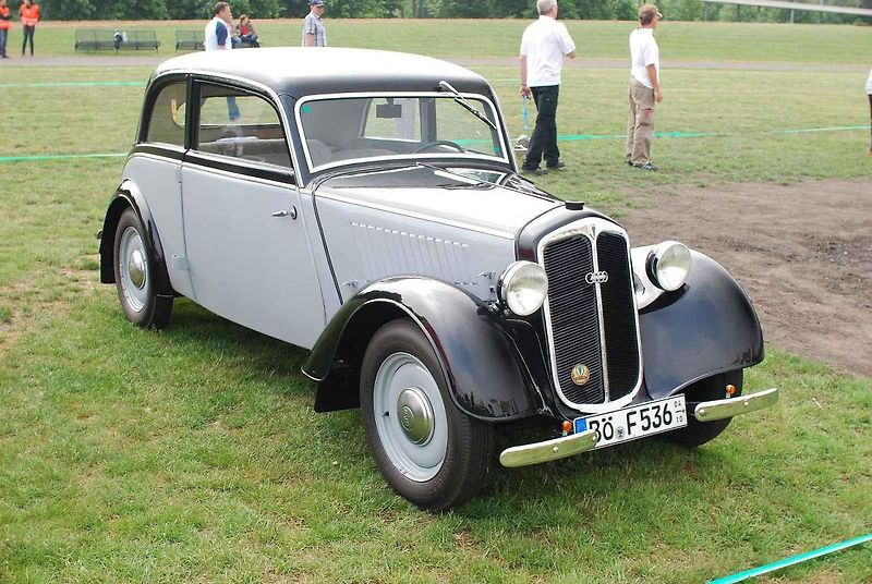 Vozy DKW F8 se v německém Zwickau vyráběly ve dvou časových etapách. Před II. světovou válkou a po jejím skončení. To už ale jako značka IFA.