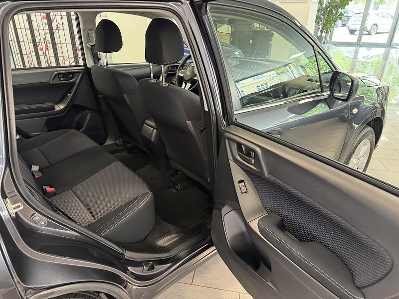 Subaru Forester 2.0i Trend, 6MT - fotka 11 z 45