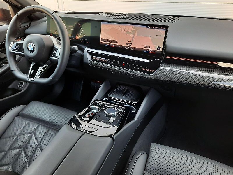 BMW Řada 5 (2025) 520d Sedan M Sport - fotka 15 z 16