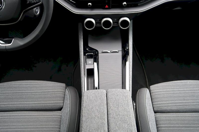 Škoda Superb (2024) Combi Selection 1,5 TSi / 150 - fotka 9 z 33
