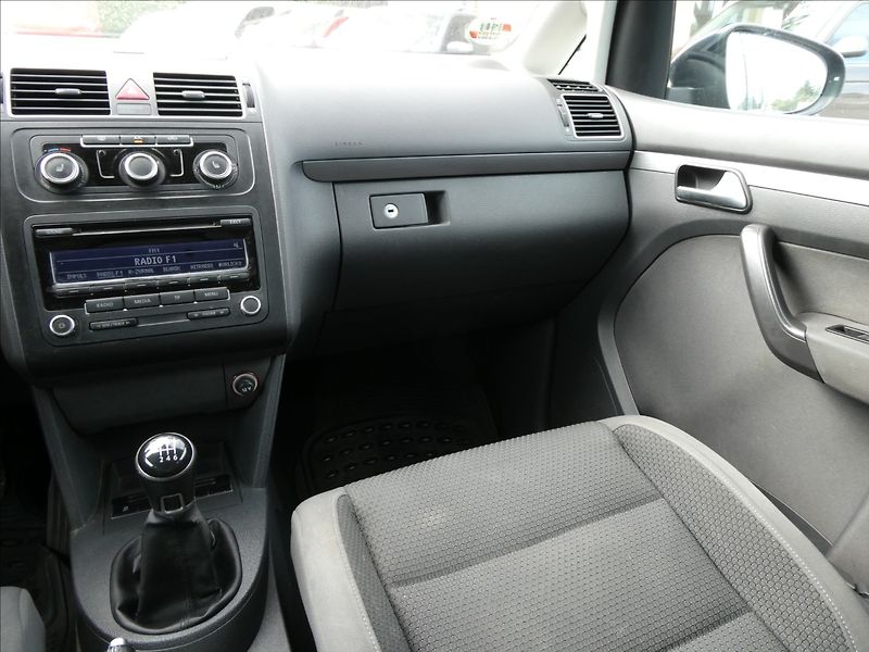 Volkswagen Touran 2,0 TDi 103kW Comfort,2x kola - fotka 26 z 47