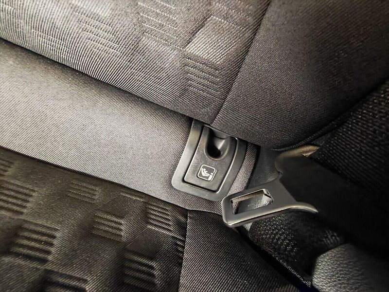 Toyota Yaris 1.5 Hybrid e-CVT Style - fotka 17 z 35